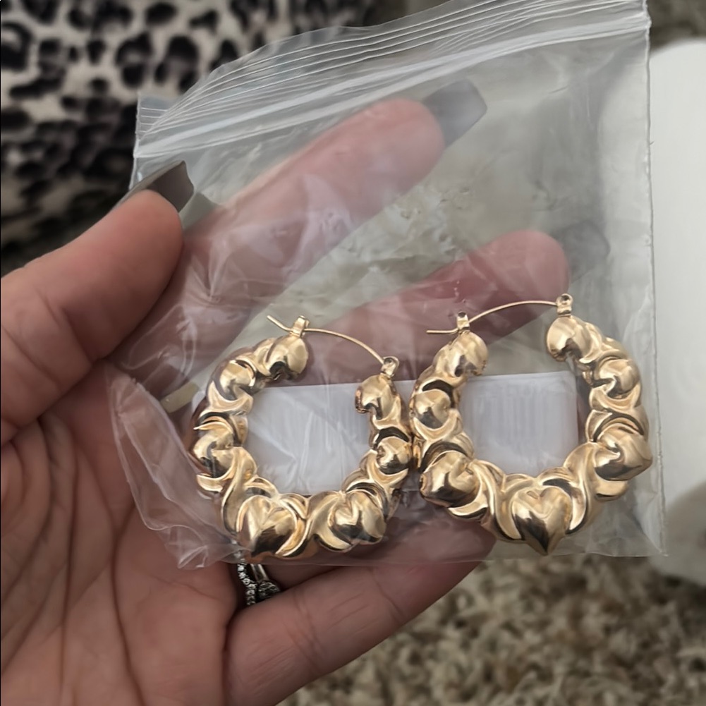 Shein Textured Gold Hoop Earrings 8$